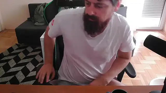 LaureMestler – webcam model profile photo Image 14