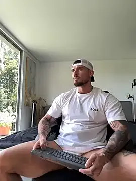 Sarawhitee – webcam model profile photo Image 3