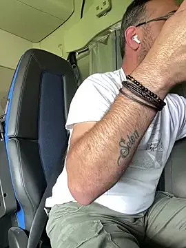 Dolce – webcam model profile photo Image 5