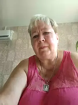 Carine – webcam model profile photo Image 12