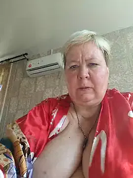 Carine – webcam model profile photo Image 15