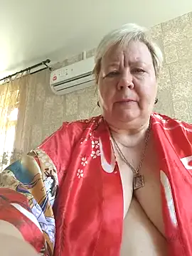 Carine – webcam model profile photo Image 2