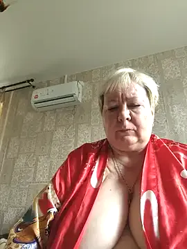 Carine – webcam model profile photo Image 4