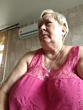 Carine – webcam model profile photo Image 7