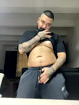 AdeleWood – webcam model profile photo Image 9