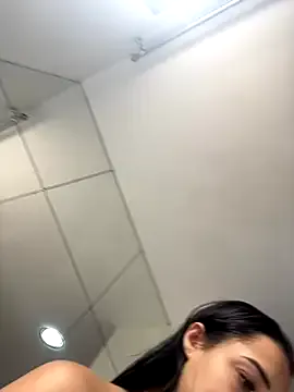 LeyahSummer – webcam model profile photo Image 3