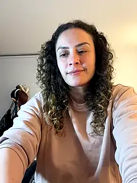 EvanyaRose – webcam model profile photo Image 9