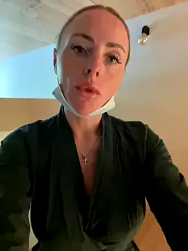 LeyahSummer – webcam model profile photo Image 12