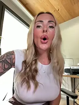 LeyahSummer – webcam model profile photo Image 13