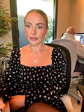 LeyahSummer – webcam model profile photo Image 18