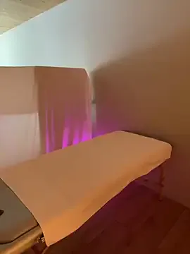 LeyahSummer – webcam model profile photo Image 6