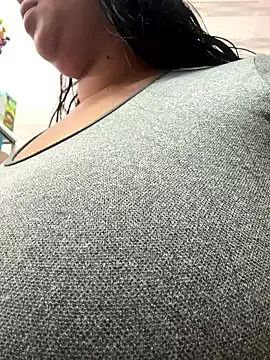 Dolce – webcam model profile photo Image 2