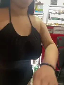 Dolce – webcam model profile photo Image 6