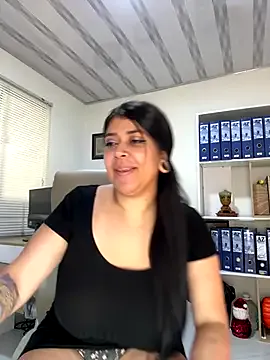 Dolce – webcam model profile photo Image 7