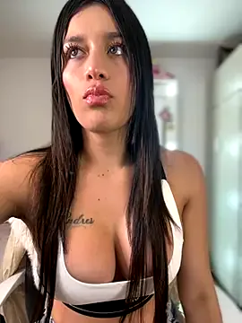 Evie – webcam model profile photo Image 18