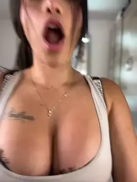 Evie – webcam model profile photo Image 7