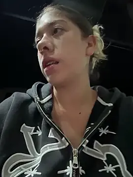 LeyahSummer – webcam model profile photo Image 9