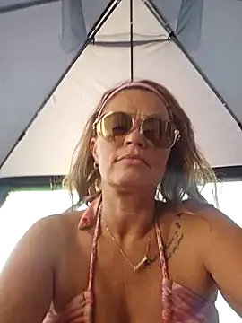 EmiraMiller – webcam model profile photo Image 15