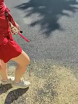 Carine – webcam model profile photo Image 10