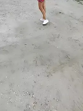 Carine – webcam model profile photo Image 14