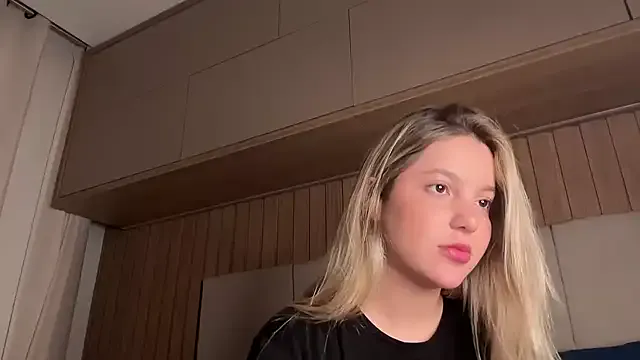 AdrianaAndrade – webcam model profile photo Image 12