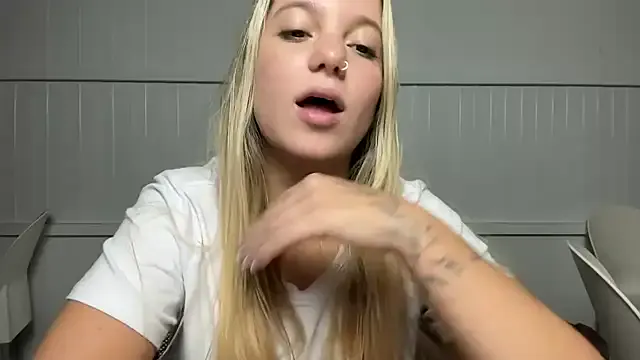 AdrianaAndrade – webcam model profile photo Image 2