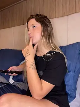 AdrianaAndrade – webcam model profile photo Image 3