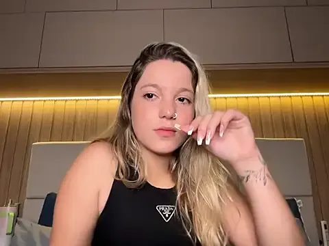 AdrianaAndrade – webcam model profile photo Image 6