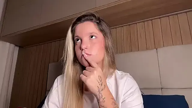 AdrianaAndrade – webcam model profile photo Image 7