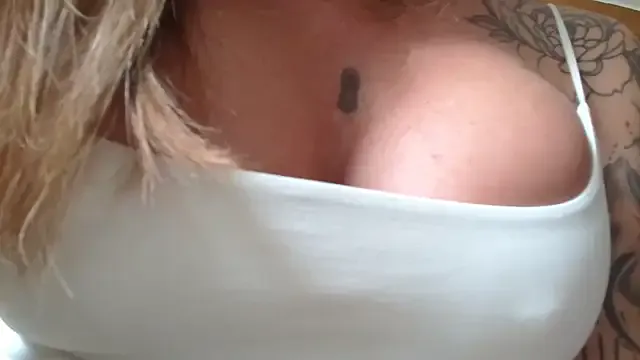 AlissaLexx – webcam model profile photo Image 4