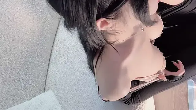 Bella – webcam model profile photo Image 7