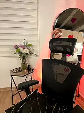 CristinaRous – webcam model profile photo Image 4