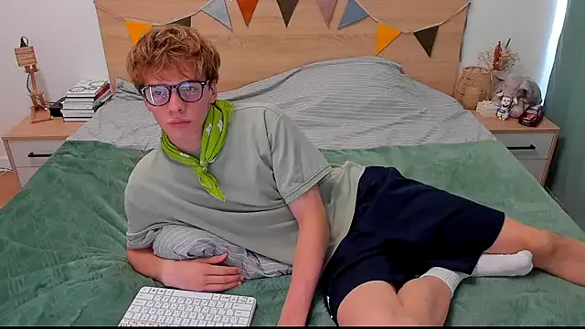 Dolce – webcam model profile photo Image 9