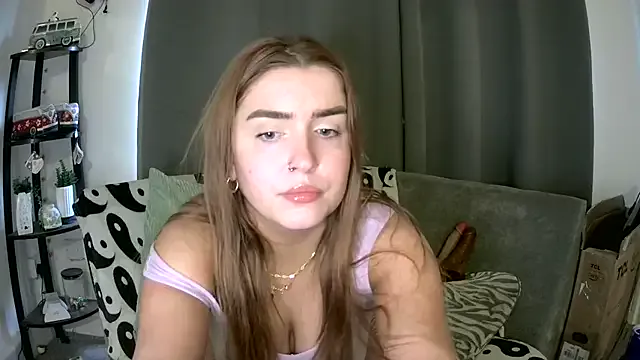 MiraKova – webcam model profile photo Image 12