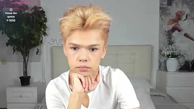 AngelBlushXXX – webcam model profile photo Image 4