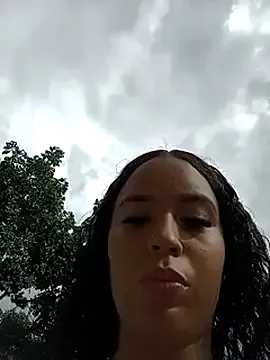 Dolce – webcam model profile photo Image 2