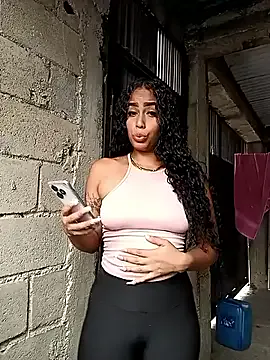 Dolce – webcam model profile photo Image 6