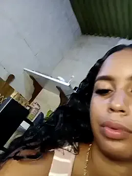 Dolce – webcam model profile photo Image 9