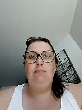 Dolce – webcam model profile photo Image 5