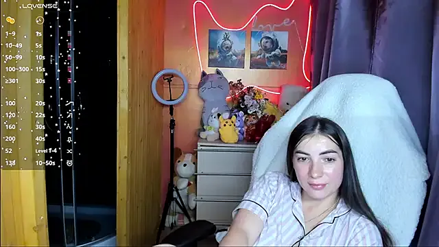 Dolce – webcam model profile photo Image 12