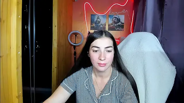 Dolce – webcam model profile photo Image 8