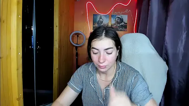 Dolce – webcam model profile photo Image 9