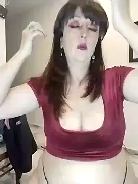 EmiBrow – webcam model profile photo Image 19