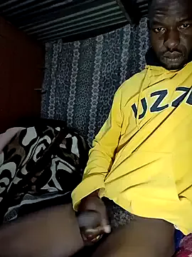 EmiBrow – webcam model profile photo Image 10