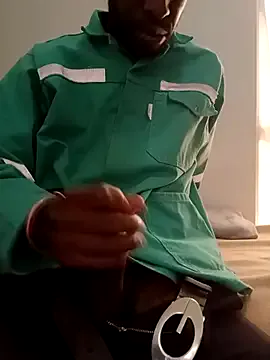 EmiBrow – webcam model profile photo Image 14