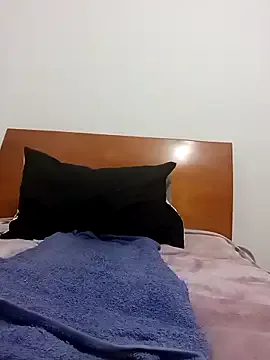 shiny-lily – webcam model profile photo Image 9