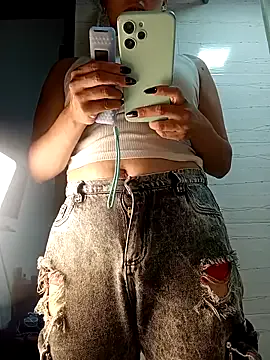 ErzabelLew – webcam model profile photo Image 12