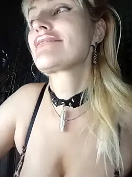 Bella – webcam model profile photo Image 18