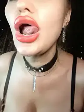 Bella – webcam model profile photo Image 3