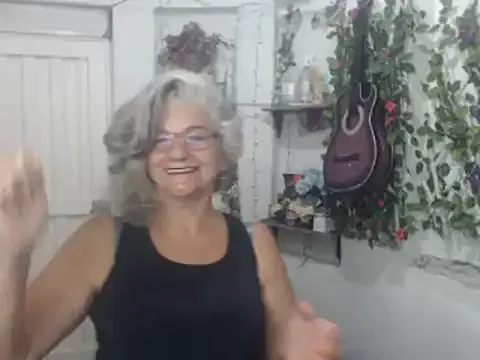 MiraKova – webcam model profile photo Image 3